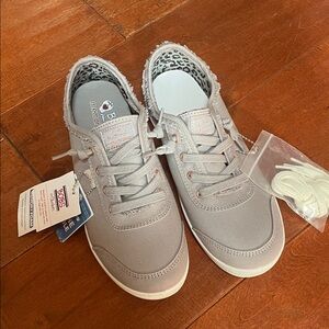 NWT BOBS by Skechers Women's Light Gray Sneakers with Rose Gold Accents